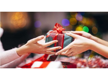 Gợi ý 13 món quà Giáng Sinh ý nghĩa dành tặng cho người yêu, người thân và bạn bè